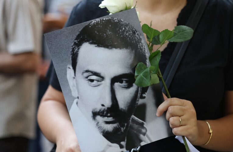 بحضور والدته فيروز انطلاق مراسم جنازة زياد الرحباني