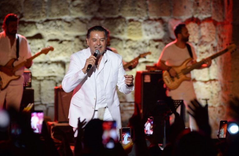 “بعد أزمة قُبلة المعجبة”.. راغب علامة يكشف مضمون اتصاله مع نقيب المهن الموسيقية المصرية