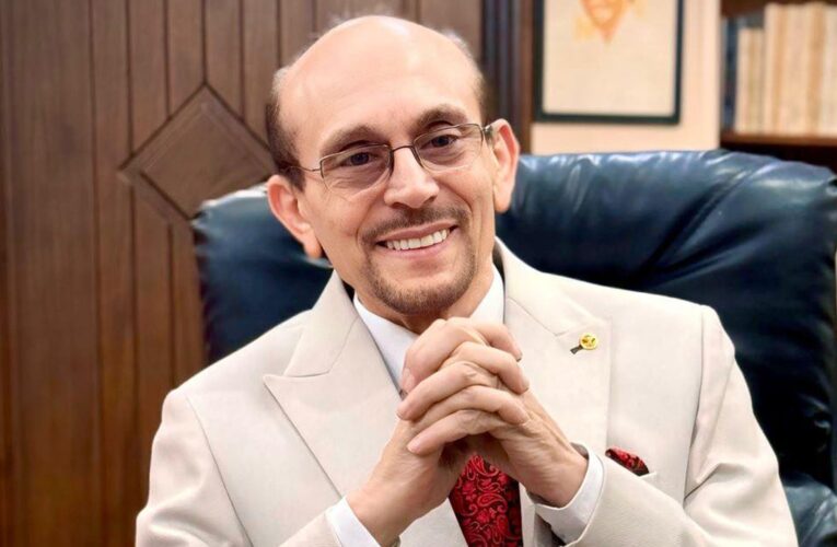 نقل محمد صبحي للمستشفى وأشرف زكي يوضح حالته الصحية