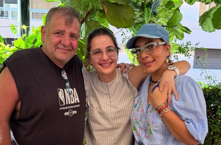 أصالة في صورة مع طليقها أيمن الذهبي وابنتها شام