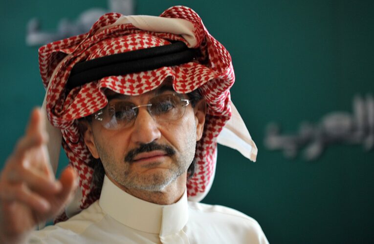 هكذا رد الوليد بن طلال على مزاعم تقدمه بطلب لشراء نادي الهلال
