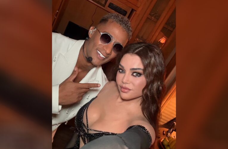 هيفاء وهبي تشارك “سيلفي” مع محمد رمضان من بيروت