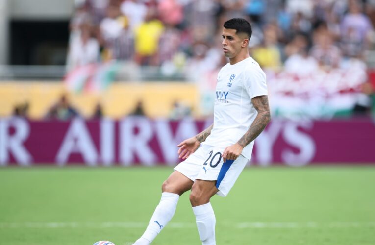 كانسيلو يثير جدلاً.. هذا ما فعله بعد استبداله في مباراة الهلال والرياض
