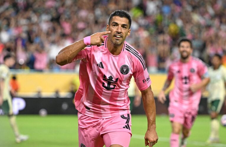 تعرّف على عقوبة سواريز بعد بصقه على أحد مسؤولي الفريق المنافس