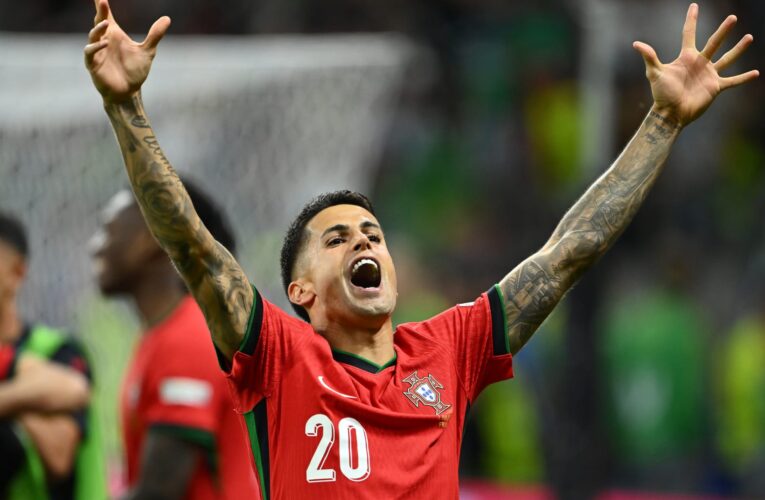 احتفال جواو كانسيلو بهدفه في مباراة البرتغال وأرمينيا يثير تفاعلا