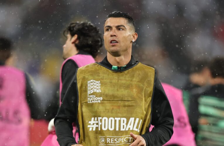 “صديق جديد”.. رونالدو يعلق على لقطة بكاء طفل بعد دخولهما معاً إلى الملعب