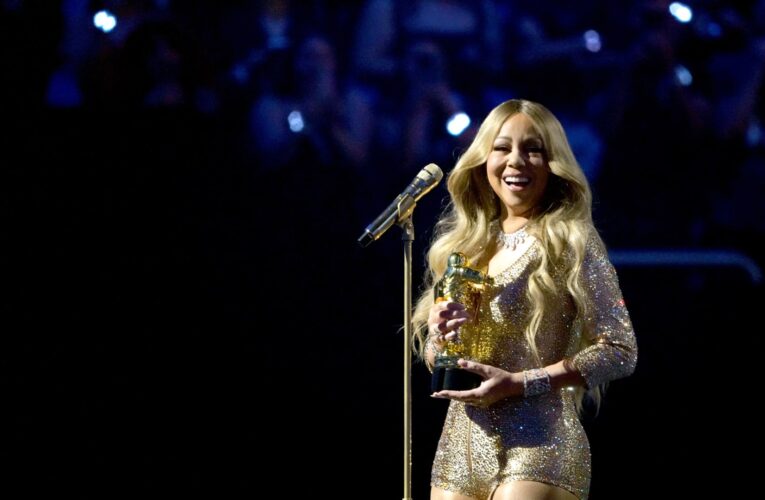 ماريا كاري تفوز بأول جائزة فيديو كليب في تاريخها من MTV VMA