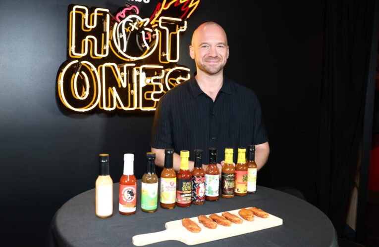 شون إيفانز مقدم برنامج “Hot Ones” يكشف عن سر نجاحه