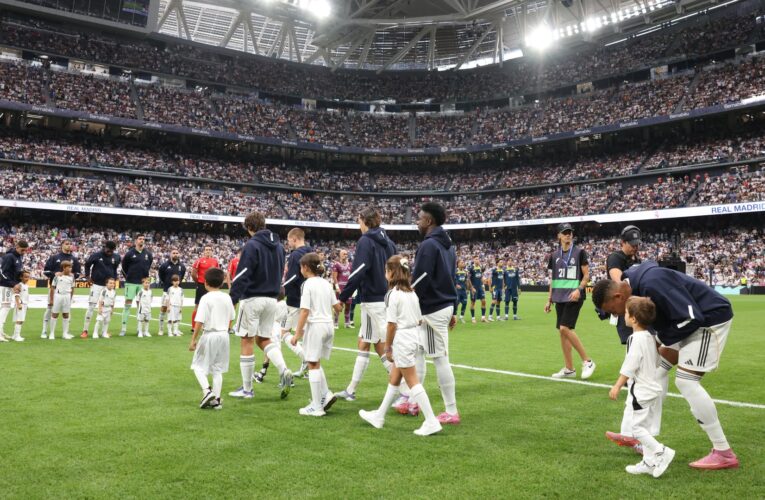لفتة إنسانية.. لاعبو ريال مدريد يكرمون شابًا مغربيًا فقد عائلته في زلزال