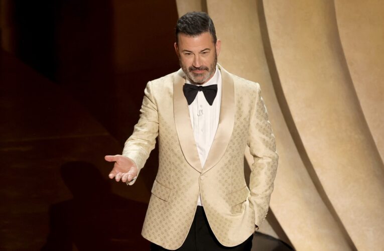 طاقم برنامج جيمي كيميل سيتلقون رواتبهم ولا يزال مستقبل البرنامج معلقًا