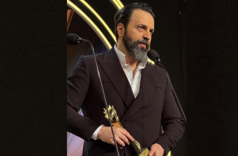 على طريقة “موسى” في “تحت سابع أرض”.. تيم حسن للبنوك اللبنانية من حفل الـMurex: “وين مصارينا؟”