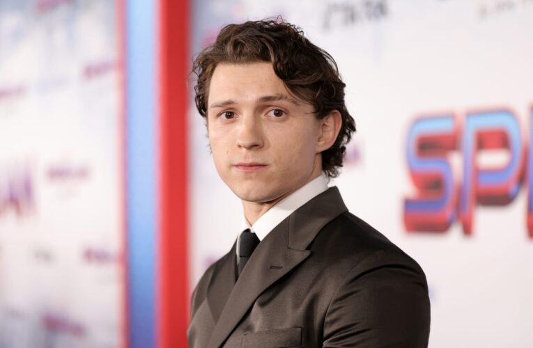 توم هولاند يأخذ استراحة من تصوير “Spider Man” بسبب إصابة