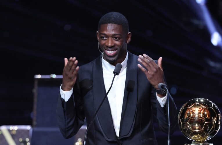 تصرف من عثمان ديمبيلي بعد فوزه بالكرة الذهبية يثير تفاعلاً