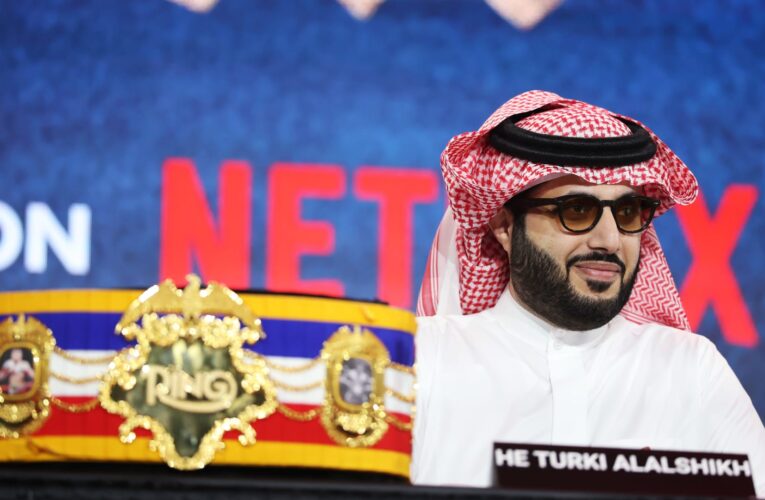 تركي آل الشيخ يلمح إلى إمكانية استضافة مباراة من الدوري الإسباني في موسم الرياض