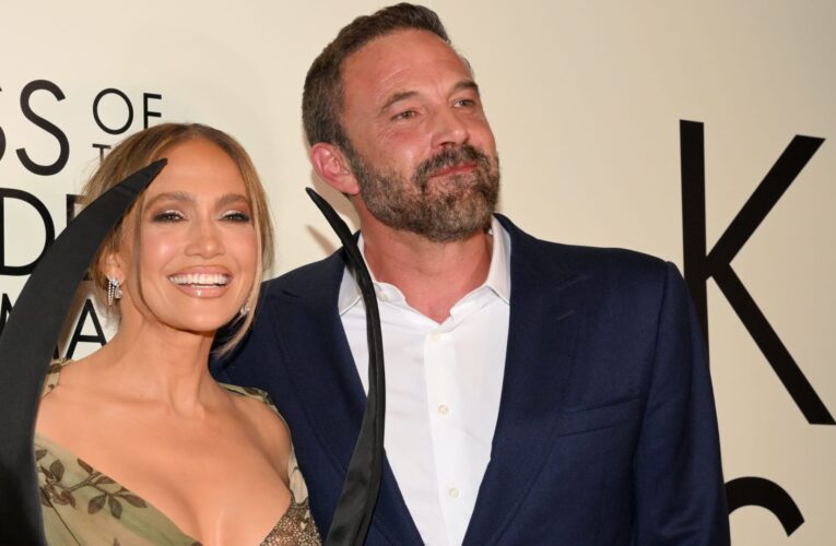 كحبيبين سابقين ودودين.. جينيفر لوبيز وبن أفليك معًا مجددًا على السجادة الحمراء