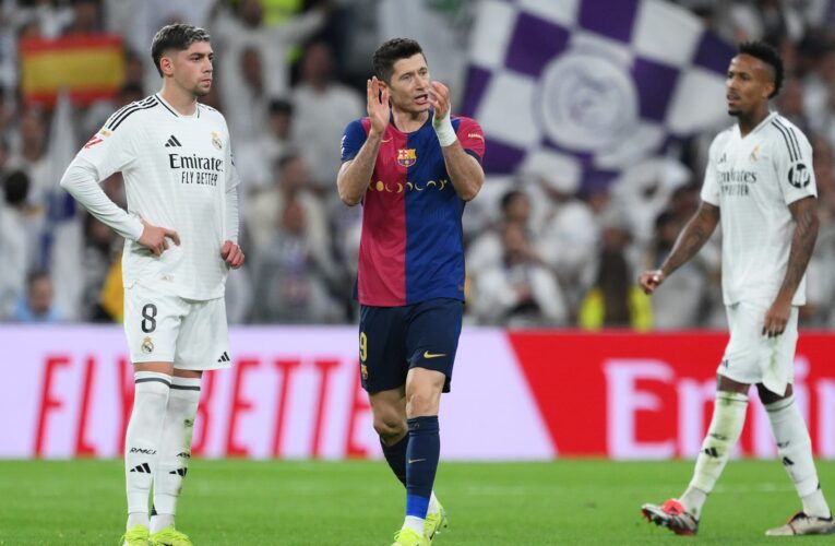 برشلونة يكشف طبيعة إصابة ليفاندوفسكي.. هل سيغيب عن مواجهة ريال مدريد؟