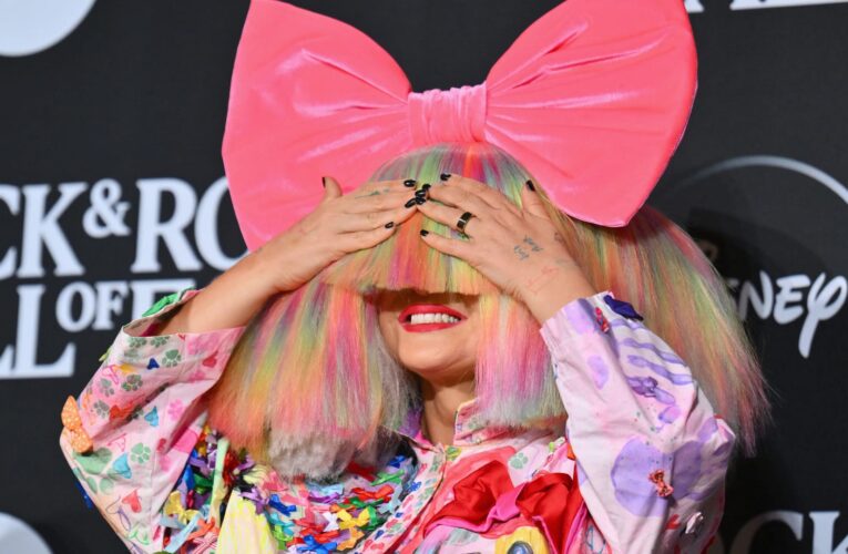 طليق المغنية سيا يطالب بنفقة شهرية تتجاوز الـ 250 ألف دولار