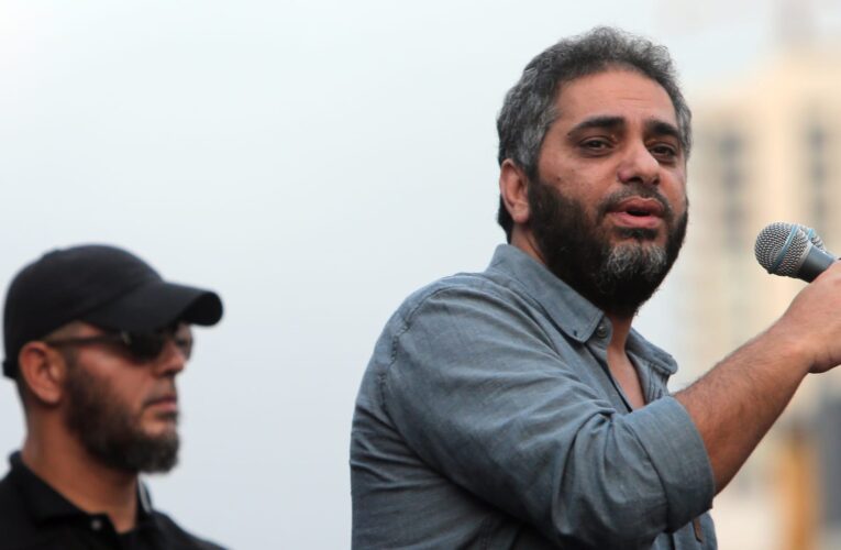 “إلى أبي”.. أغنية من محمد إلى والده فضل شاكر بعد يوم من مثوله أمام المحكمة