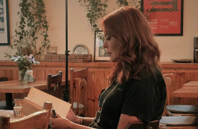 “صايرة معك؟”.. كارمن لبّس تقدّم محتوى خاصا بمواقع التواصل