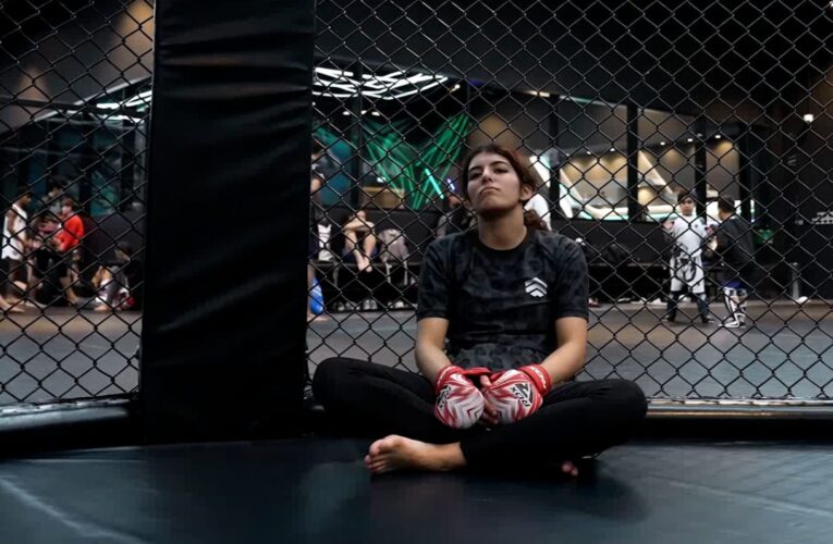 تعرّف إلى أول إماراتية محترفة في فنون القتال المختلطة