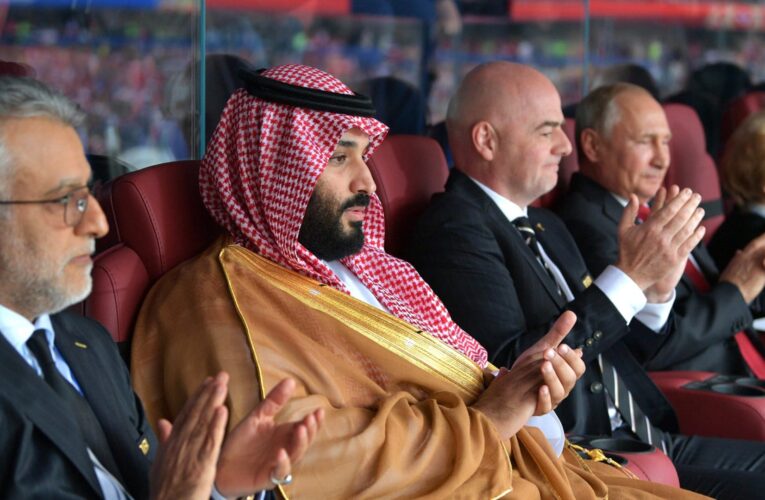 محمد بن سلمان يلتقي رئيس “فيفا” في الرياض.. ماذا دار بينهما؟