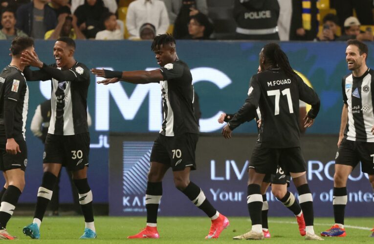 واقعة مثيرة للجدل في كأس الملك السعودي.. شجار بين لاعبين من فريق واحد