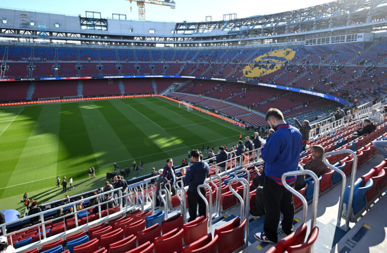 بعد غياب لأكثر من عامين.. لاعبو برشلونة يعودون إلى ملعب “سبوتيفاي كامب نو” بحصة تدريبية