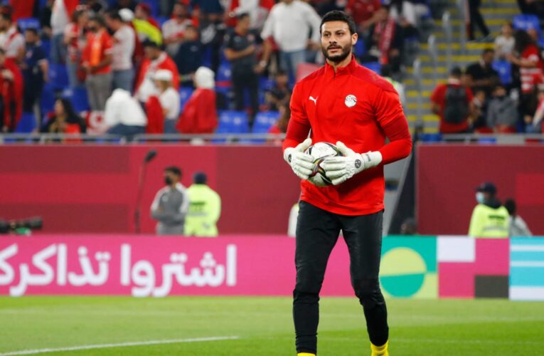 لقطات لما فعله الشناوي بعد استبداله في مباراة مصر والرأس الأخضر تثير جدلاً