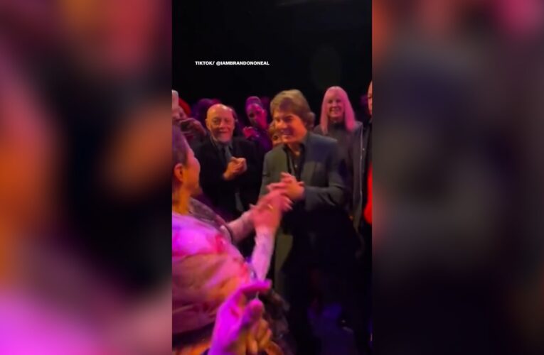 تداول فيديو لتوم كروز وهو يرقص مع ممثلة قبل فوزهما بجوائز الأوسكار الفخرية