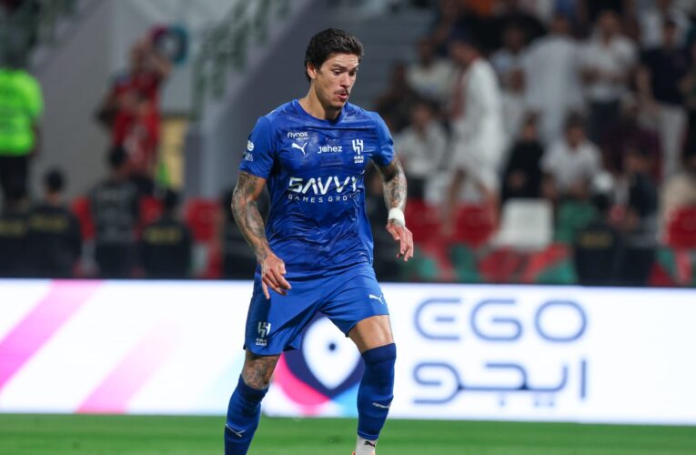 تصرف صادم من نونيز بعد استبداله خلال مباراة الهلال والفتح