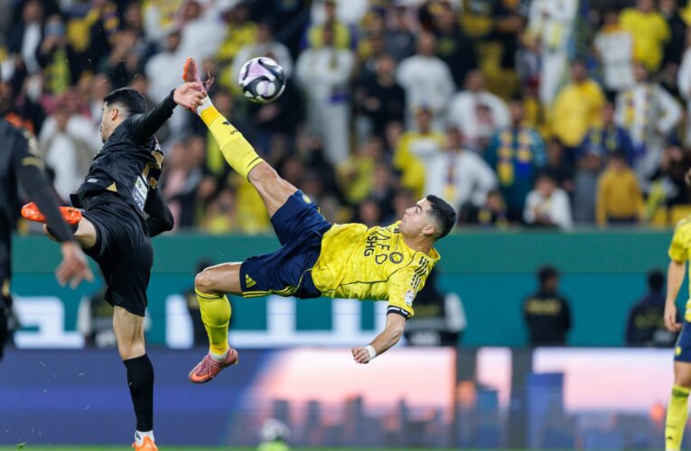 رونالدو يسجل هدفًا مُذهلاً في الدوري السعودي.. ويكرر احتفاله بارتداء العقال