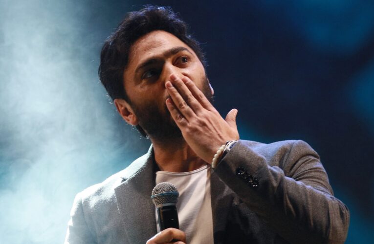 تامر حسني يوضح تطورات وضعه الصحي ويستكمل علاجه في مصر