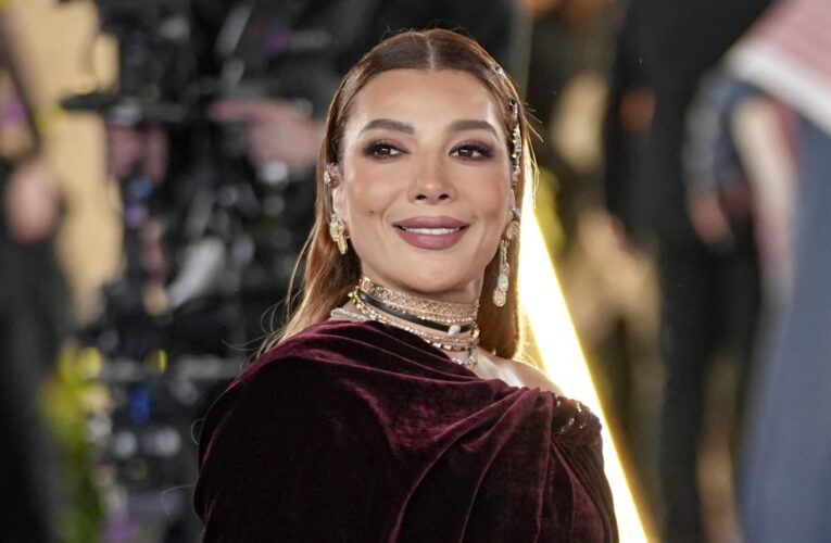 “لا نشكّ بنواياكم”.. أصالة توجه رسالة لسوريا وقادتها في “عيد التحرير”