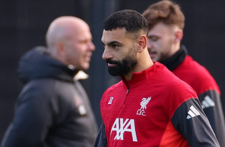 “أحد أساطير ليفربول”.. علاء مبارك يعلق على “أزمة” محمد صلاح