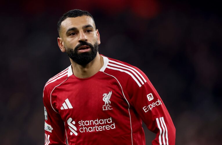 تصرف لافت من جماهير ليفربول مع محمد صلاح خلال مباراة برايتون