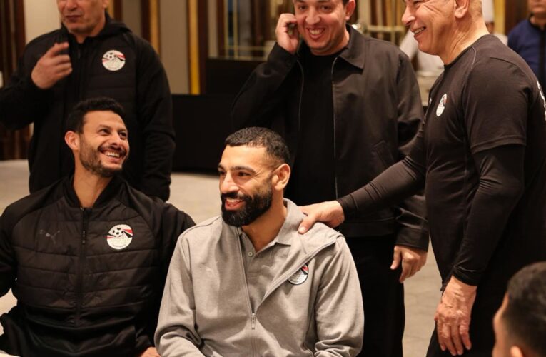 التقى بوزير الرياضة وهاني أبو ريدة.. لقطات من تواجد صلاح في مقر إقامة منتخب مصر