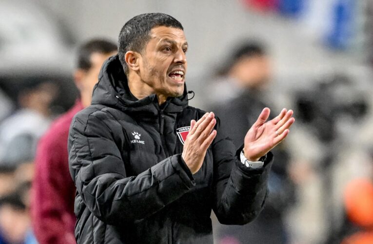 “لا يضرّه تحقيق الفضية”.. مدرب الأردن يمازح مواطنه طارق السكتيوي قبل النهائي مع المغرب