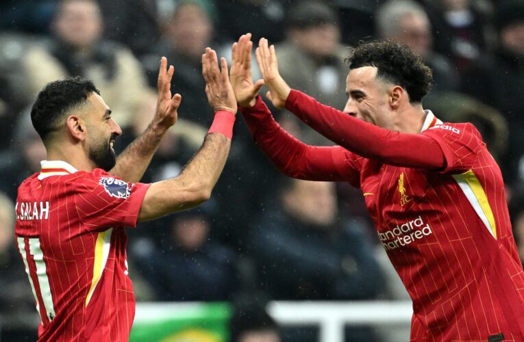 كورتيس جونز يكشف عن تصرف لافت قام به زميله محمد صلاح مع لاعبي ليفربول