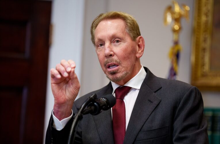 لاري إليسون يقدم ضمانًا للاستحواذ على وارنر براذرز ديسكفري