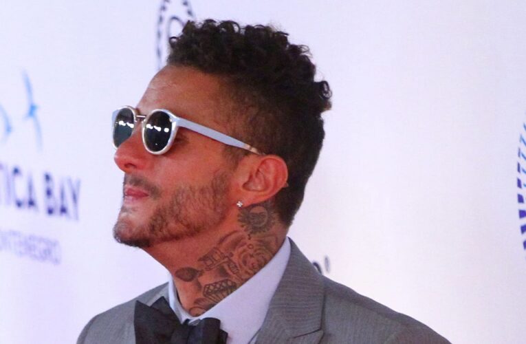 “هتوحشيني يا سمسم”.. أحمد الفيشاوي يرثي والدته سمية الألفي