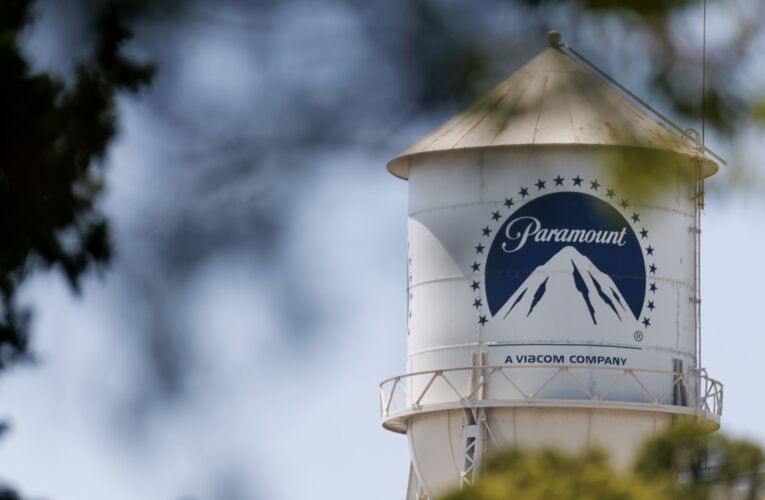 لمنافسة “نتفليكس”.. “باراماونت” ترفع سقف عرضها للاستحواذ على “وارنر براذرز ديسكفري”