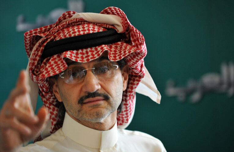 السعودية.. الوليد بن طلال يرد على طلب جماهير الهلال بشأن التعاقد مع مهاجم