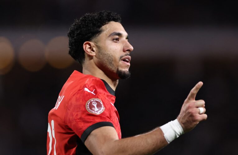 خطف الأنظار.. تصرف “لافت” من عمر مرموش مع لاعب ساحل العاج