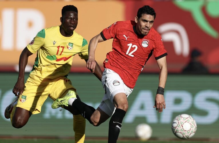منتخب مصر يكشف زمان ومكان العملية الجراحية للاعبه محمد حمدي