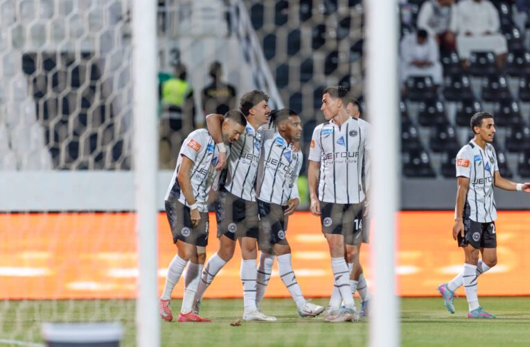 بصق على الحكم.. إيقاف لاعب في الدوري السعودي 10 مباريات