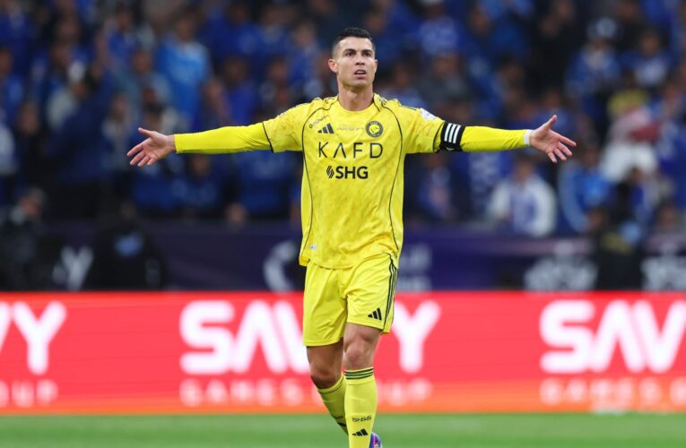 تصرف “غير متوقع” من رونالدو مع مصور بعد خسارة النصر أمام الهلال