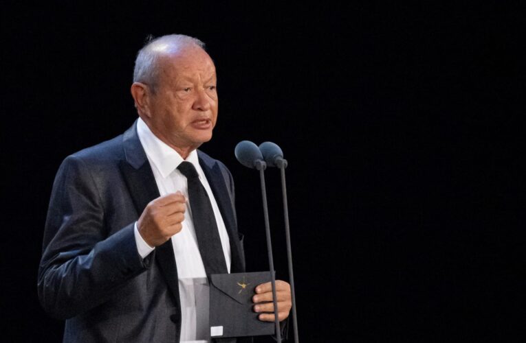 “شوطة واحدة في 90 دقيقة”.. ساويرس يبدي استغرابه من أداء منتخب مصر أمام السنغال