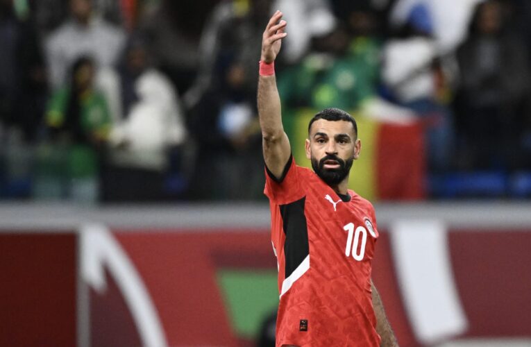 مدرب منتخب مصر يكشف حقيقة تفكير محمد صلاح في الاعتزال الدولي