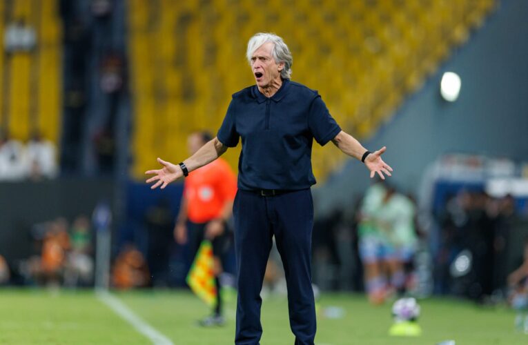بعد تصريح جيسوس.. الهلال يعتزم رفع شكوى وأمير سعودي: “مسيء ولا ينبغي تجاهله”