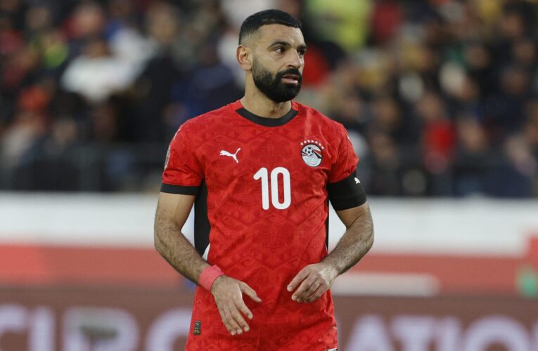 هذا ما فعله محمد صلاح بعد خسارة منتخب مصر من نيجيريا